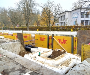Grabungsarbeiten in der Beethovenstra&szlig;e mit Fernw&auml;rmeverrohrung
