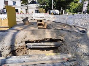 Grabungsarbeiten in der Franz Liszt Straße für Fernwärme und Trinkwasser