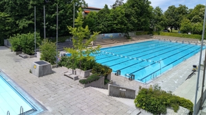 Blick von oben auf das 50 Meter Sportbecken Blick von oben auf das 50 Meter Sportbecken