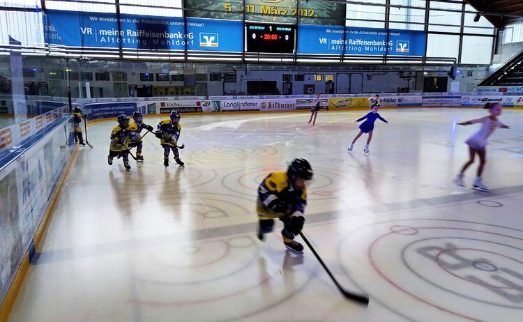 Ehc Kinder Und Eiskunst Beim Einlauf
