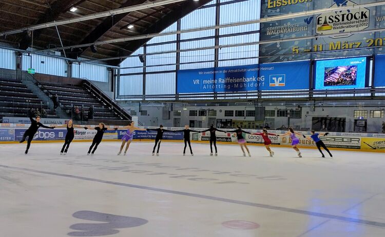 Eiskunstlauf In Einer Reihe