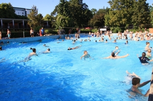 Waldbad - Wellenbecken Waldbad - Wellenbecken